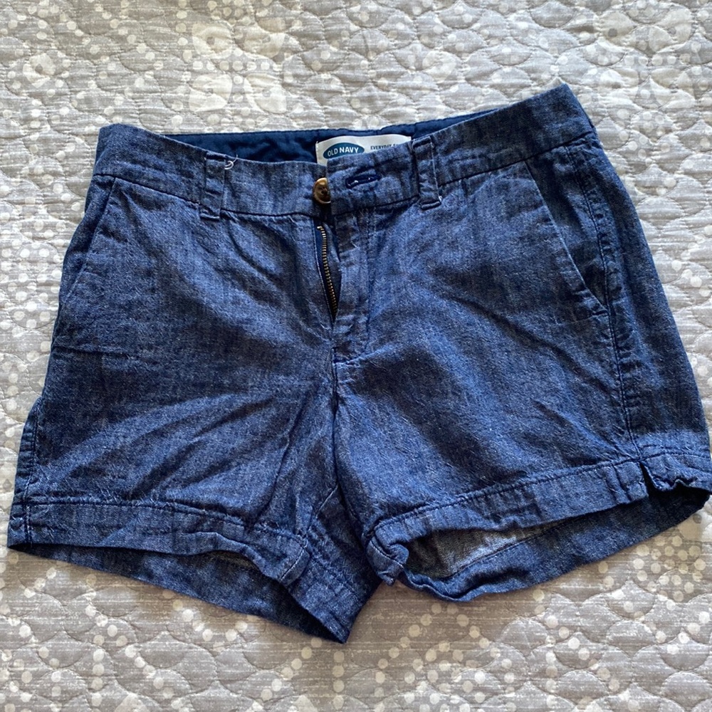 Blue Everyday mid-rise short